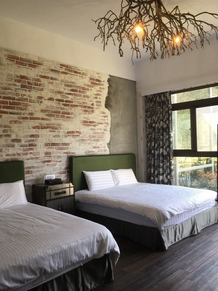 Bed & Breakfast Love To Stick Together