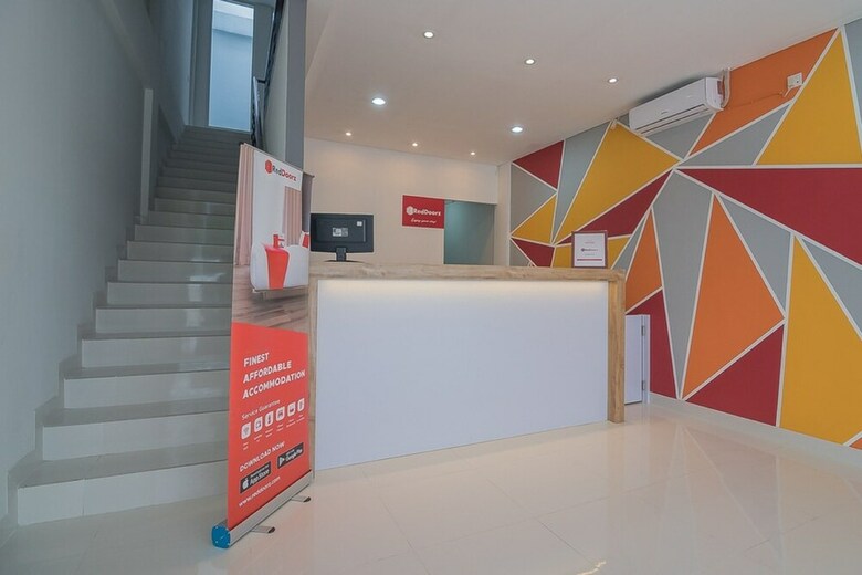 Aparthotel Reddoorz Apartment @ Sentul Tower