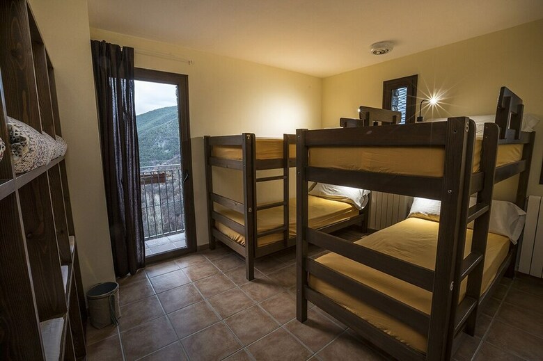 Hostal Abad�a de Montenartr� - Hostel