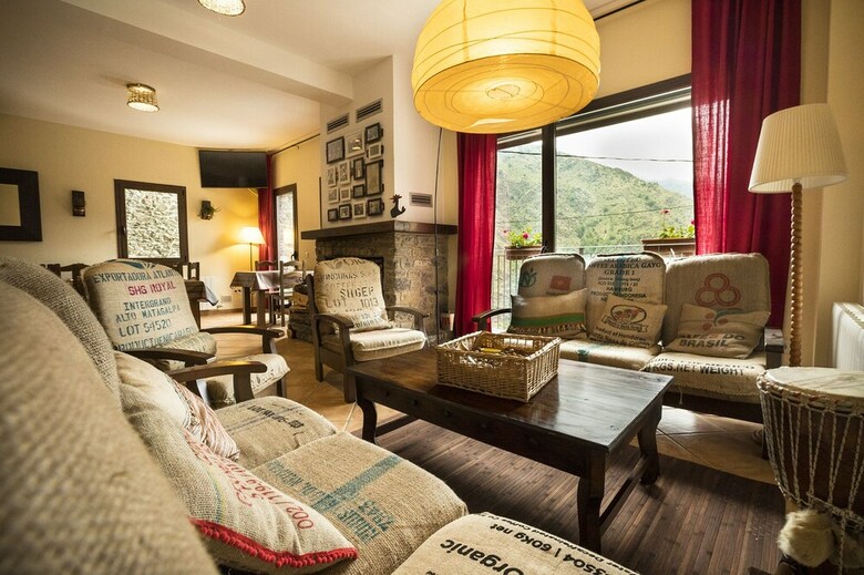 Hostal Abad�a de Montenartr� - Hostel