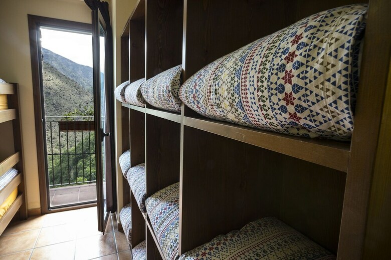 Hostal Abad�a de Montenartr� - Hostel