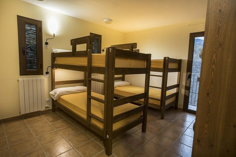 Hostal Abad�a de Montenartr� - Hostel