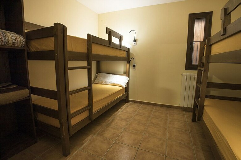 Hostal Abad�a de Montenartr� - Hostel