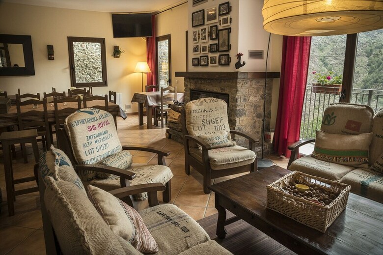 Hostal Abad�a de Montenartr� - Hostel