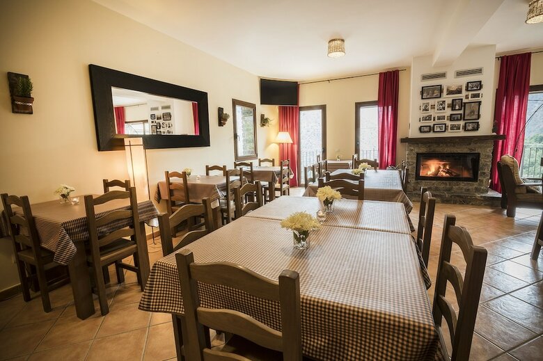 Hostal Abad�a de Montenartr� - Hostel