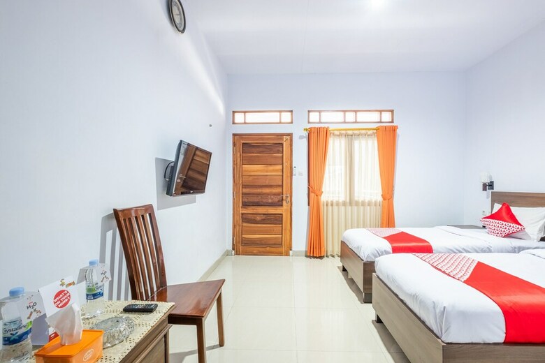 Oyo 943 Hotel Azalea Syariah