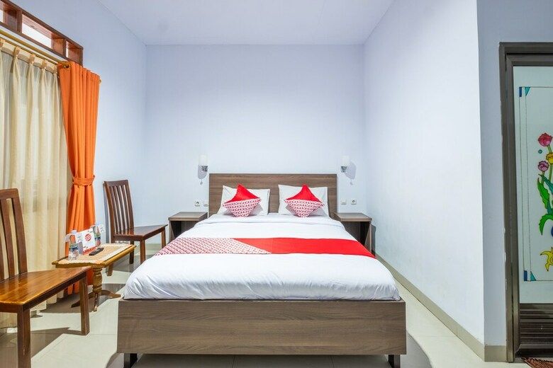 Oyo 943 Hotel Azalea Syariah