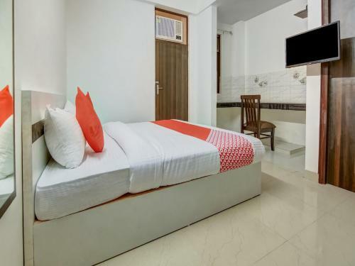 Hotel Collection O 26759 Near Bal Vikas Public School