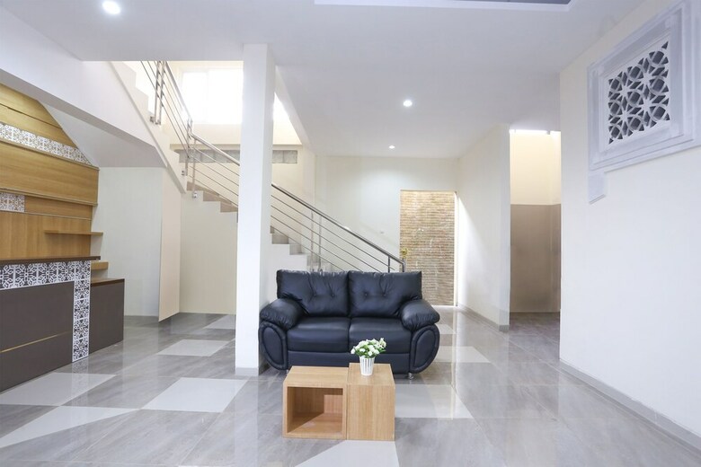 Hostal Oyo 999 Garuda Guesthouse