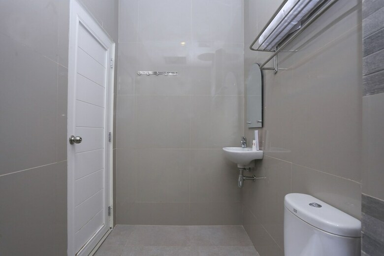 Hostal Oyo 999 Garuda Guesthouse