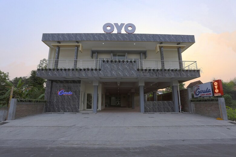 Hostal Oyo 999 Garuda Guesthouse