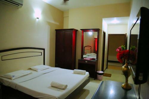 Hotel Vels Court