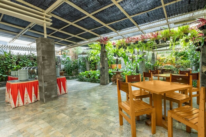 Hostal Capital O 1010 Isola Resort