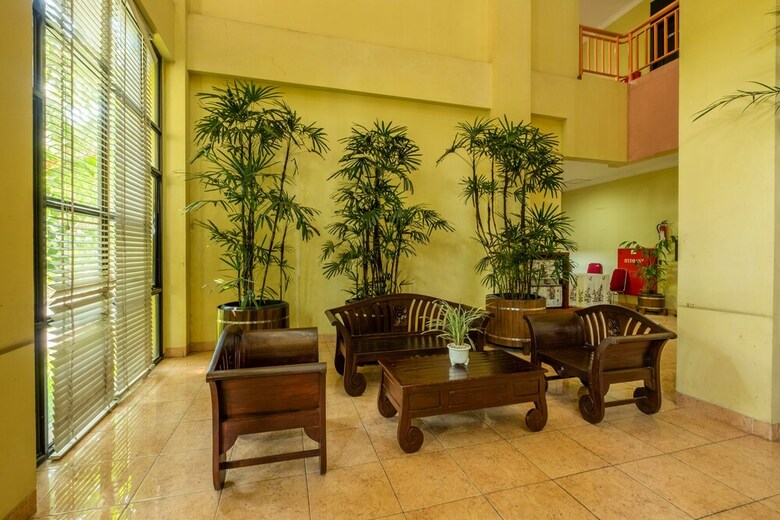 Hostal Capital O 1010 Isola Resort