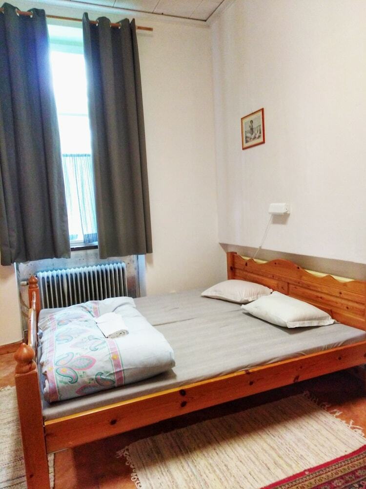 Hostal Gillhov   Camping And  B&B