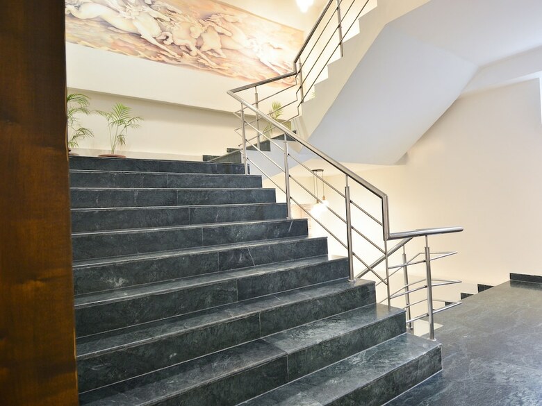 Hotel Capital O 37234 Reejas Inns' N' Suites