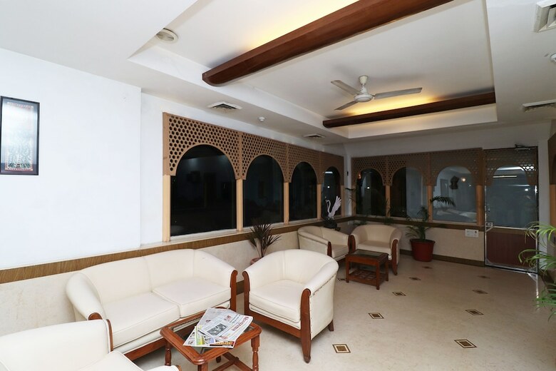 Hotel Oyo 27878 Highway Inn International
