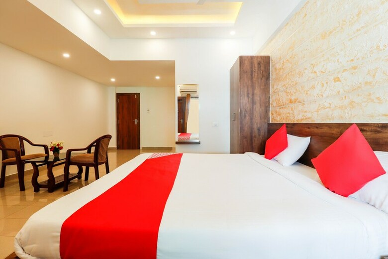 Hotel Oyo 28076 Samrudhi Residency