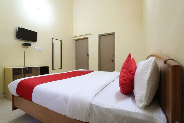Hotel Oyo 30450 Aamrapaali Water Park