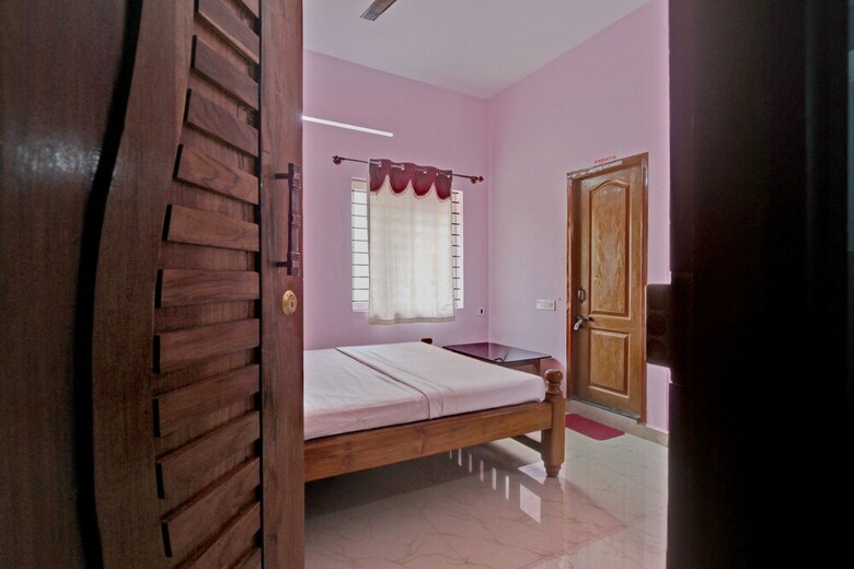 Hotel Spot On 37203 Royal Comforts