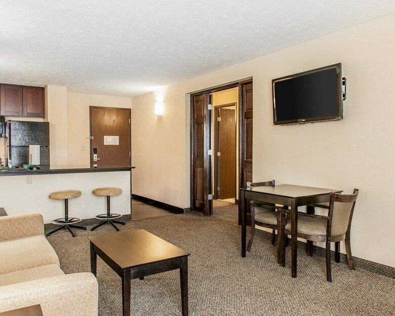 Hotel Quality Inn & Suites