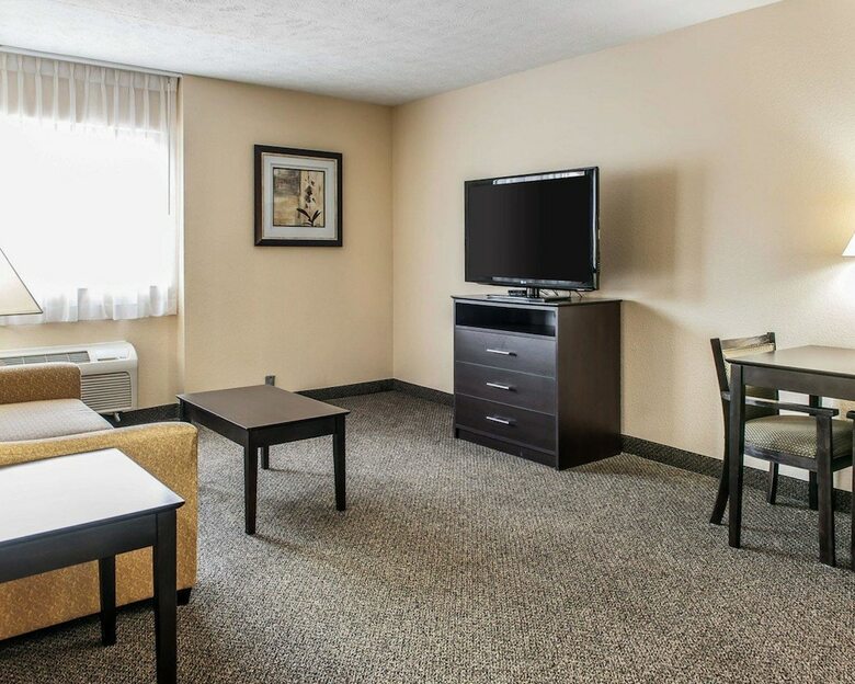 Hotel Quality Inn & Suites