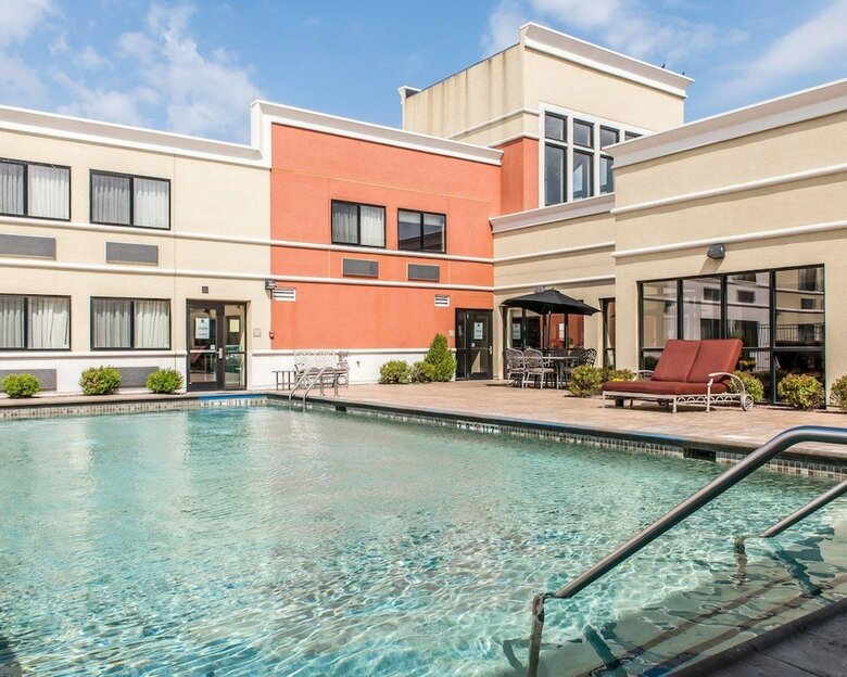 Hotel Quality Inn & Suites