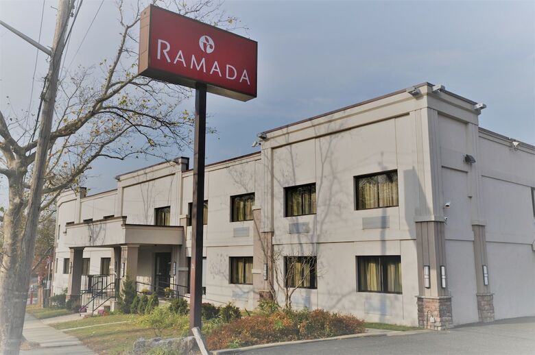 Hotel Ramada By Wyndham Staten Island