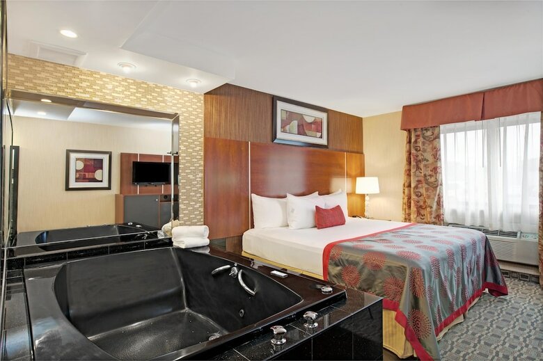 Hotel Ramada By Wyndham Staten Island