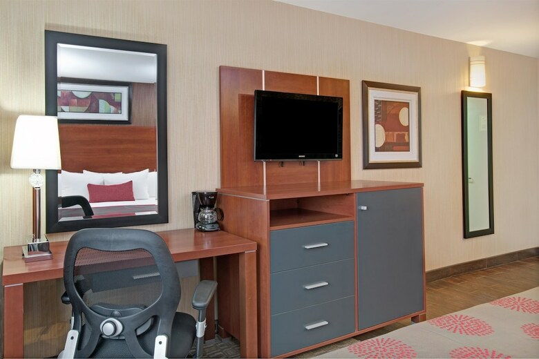 Hotel Ramada By Wyndham Staten Island