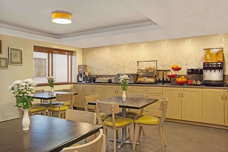 Hotel Ramada By Wyndham Staten Island