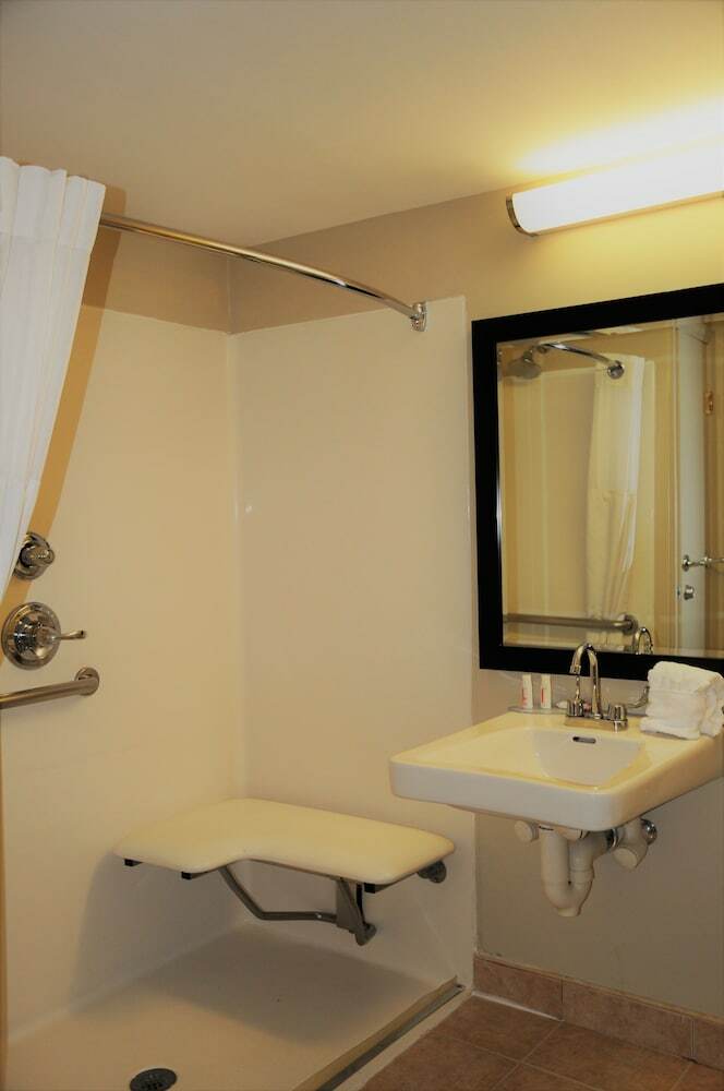 Hotel Ramada By Wyndham Staten Island