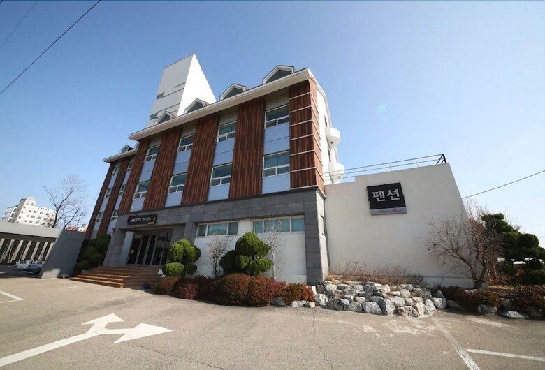 Prada Hotel & Pension