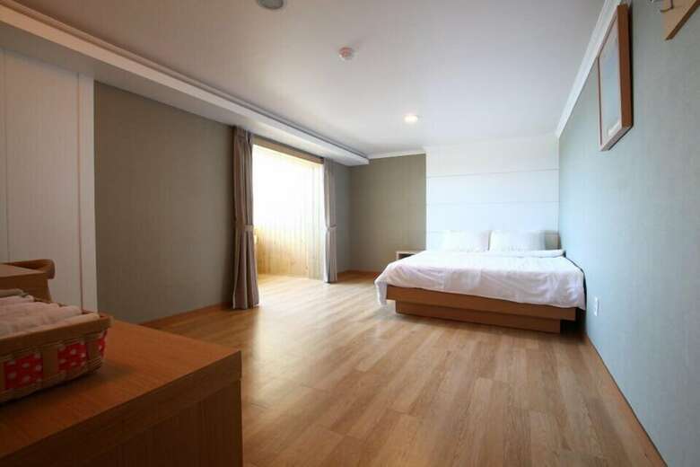 Prada Hotel & Pension