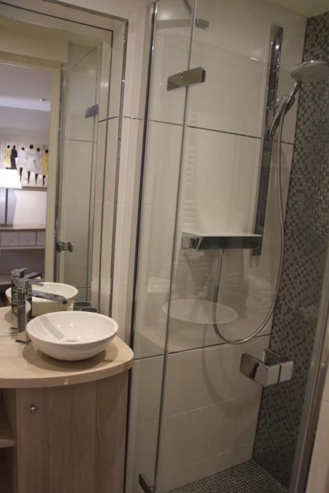 Hotel Chambres D?hotes Dans Maison Complete : La Source