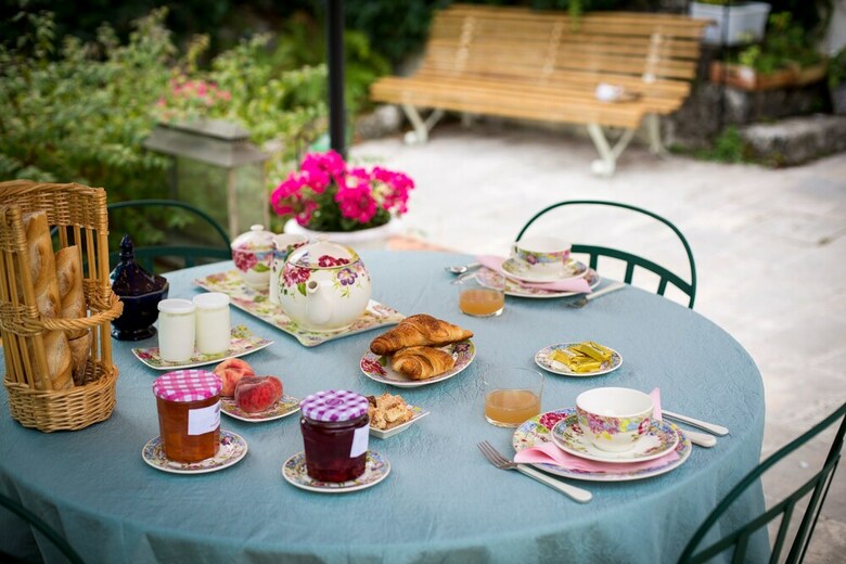 Les Logis Du Plat D'etain By G�tes de France