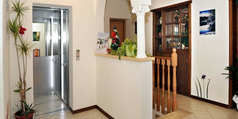 Hotel Bucaneve