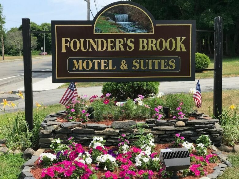 Hotel Founder's Brook Motel And Suites