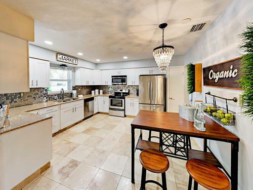 1919 Siesta Drive Home