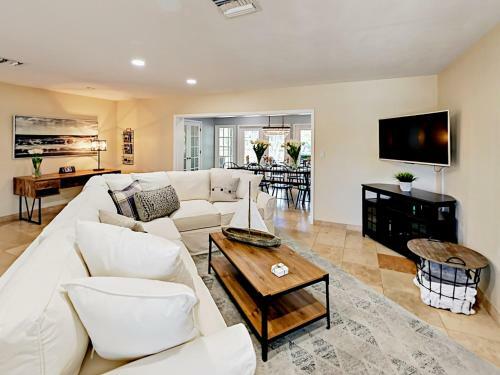 1919 Siesta Drive Home