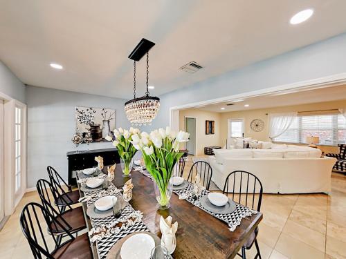 1919 Siesta Drive Home