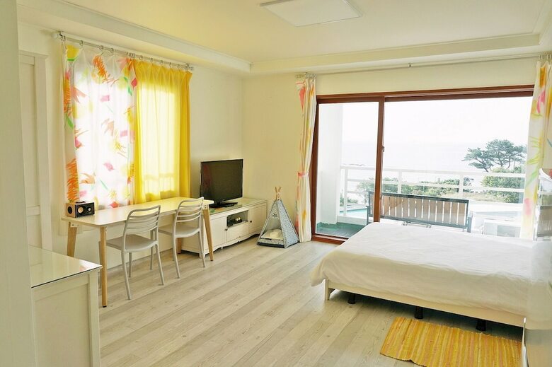 Jeju At The Beach Pension