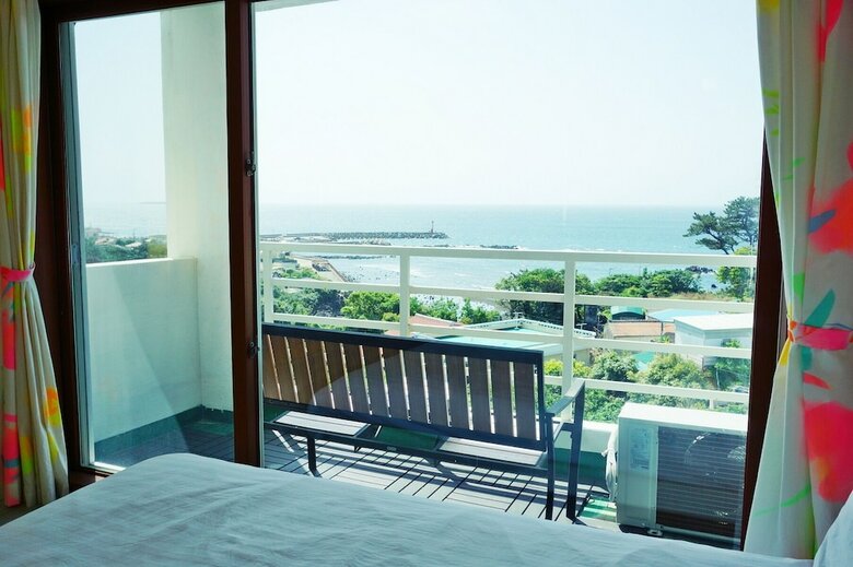 Jeju At The Beach Pension