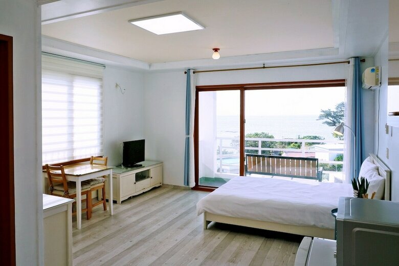 Jeju At The Beach Pension