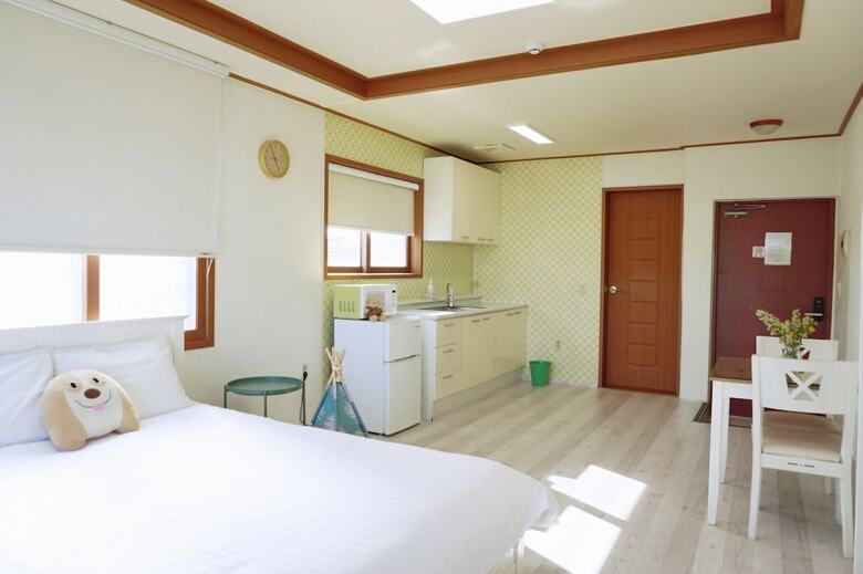 Jeju At The Beach Pension