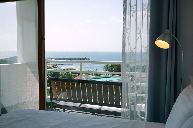 Jeju At The Beach Pension