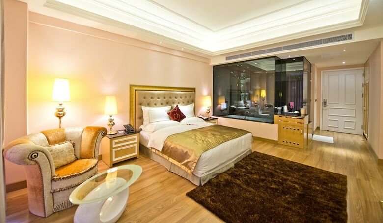 The Royal Pinnacle Hotel