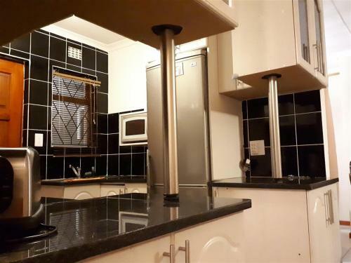 Booked Easy - Near Airport