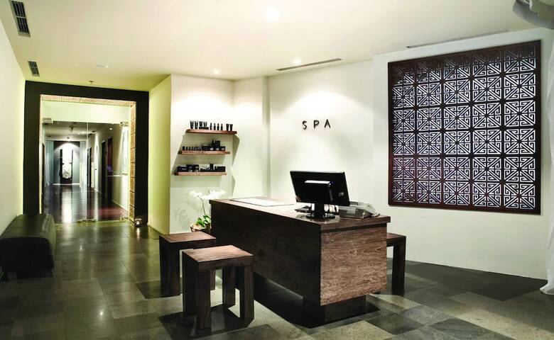 Hotel Sparks Luxe Jakarta