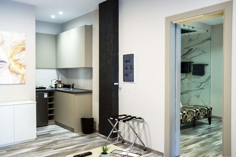 Apartamentos Athens Jacuzzi Suite
